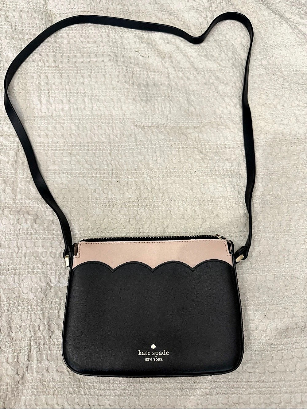 Kate Spade Scalloped Crossbody in Black & Pink Like New